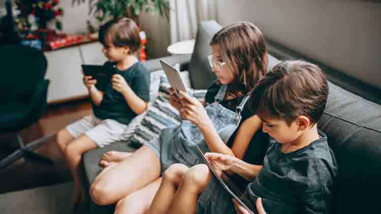 Siete de cada diez padres están preocupados por exceso de pantallas en sus hijos