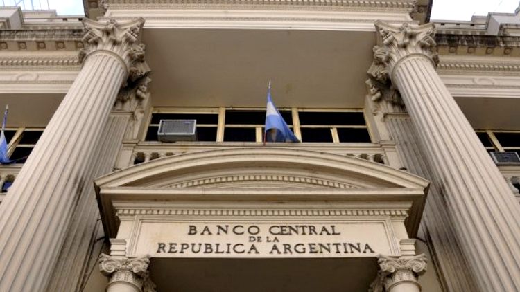 Por la presión impositiva los créditos se encarecen en promedio un 20%