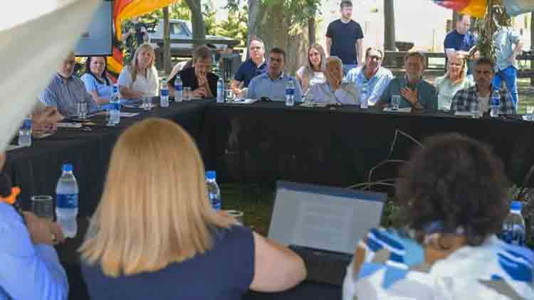 Intendentes y legisladores del PJ apuntan a `las ideas renovadas, el federalismo y el diálogo`