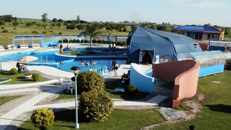 Más turismo y menos gasto: los números del fin de semana extra largo de noviembre