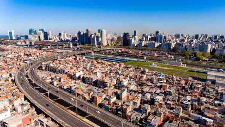 Hacinamiento: 17 millones de personas viven en menos del 1% del territorio nacional