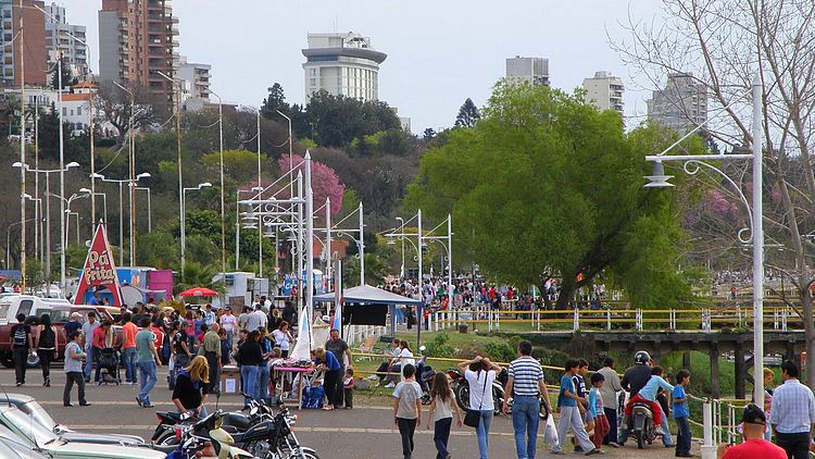 Verano en Paraná: lanzaron promoción en alojamientos para incentivar el turismo 