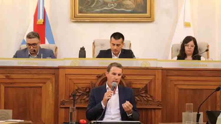 El nuevo defensor del Pueblo dijo que defenderá a los vecinos “ante las distintas administraciones”