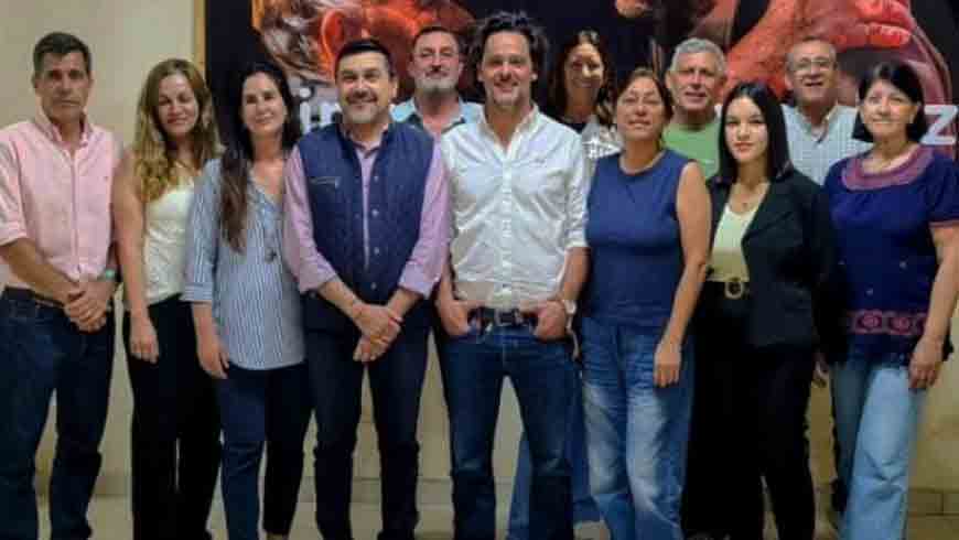 En medio del conflicto por los trabajadores municipales despedidos, el PRO salió a respaldar a Azcué