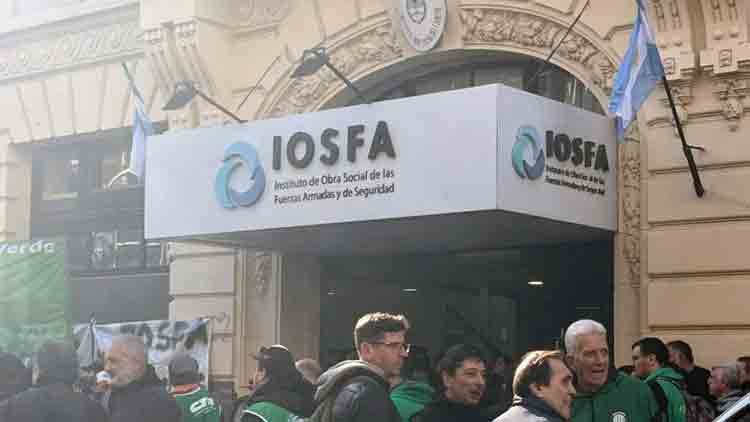 El Gobierno disolvió el IOSFA y creó dos nuevas obras sociales para militares y fuerzas de seguridad