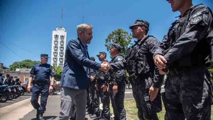 El gobierno provincial dispuso una mejora salarial para la Policía y el Servicio Penitenciario