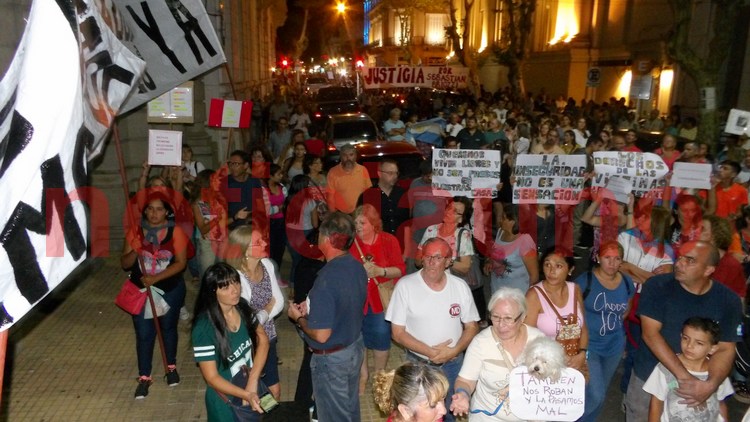 Marcha en Concordia - Miles de vecinos en las calles