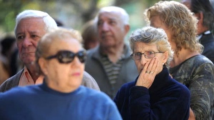 Se estima que más de 300 mil abuelos están afectados por este tributo.