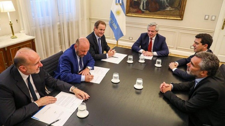 El gobernador Bordet junto al presidente Fernández, Wado De Pedro, Vanolli, Perotti e Insfrán