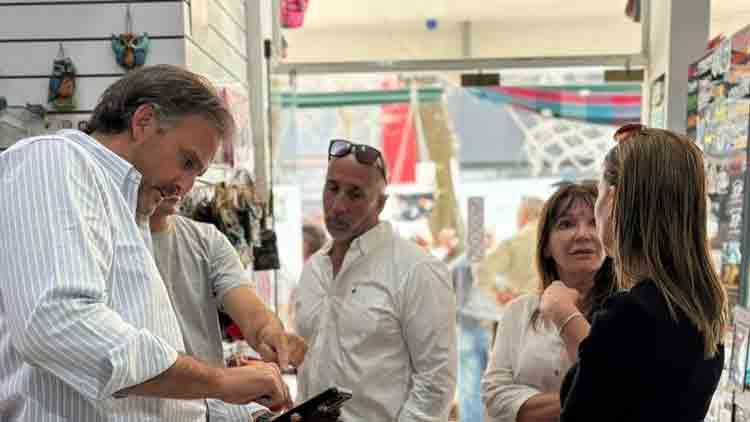 En Colón, los candidatos de Milei visitaron a comerciantes y se manifestaron sobre refinería