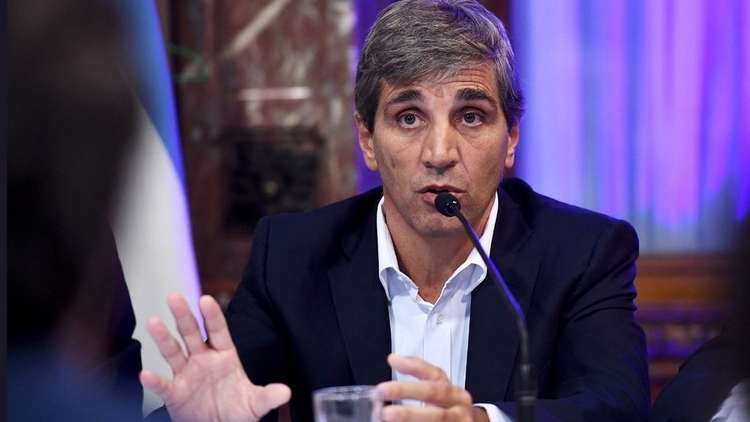 Caputo volvió a defender el valor del dólar e insistió en que no está atrasado