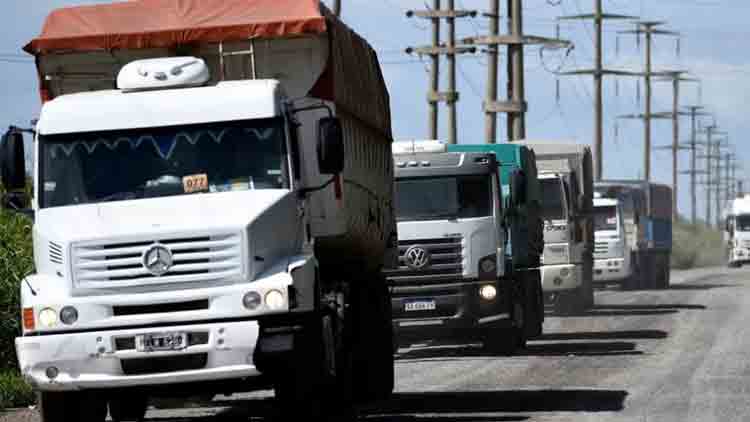 Vuelven a presentan con correcciones proyecto que establece tasa vial para transporte de cargas extranjero